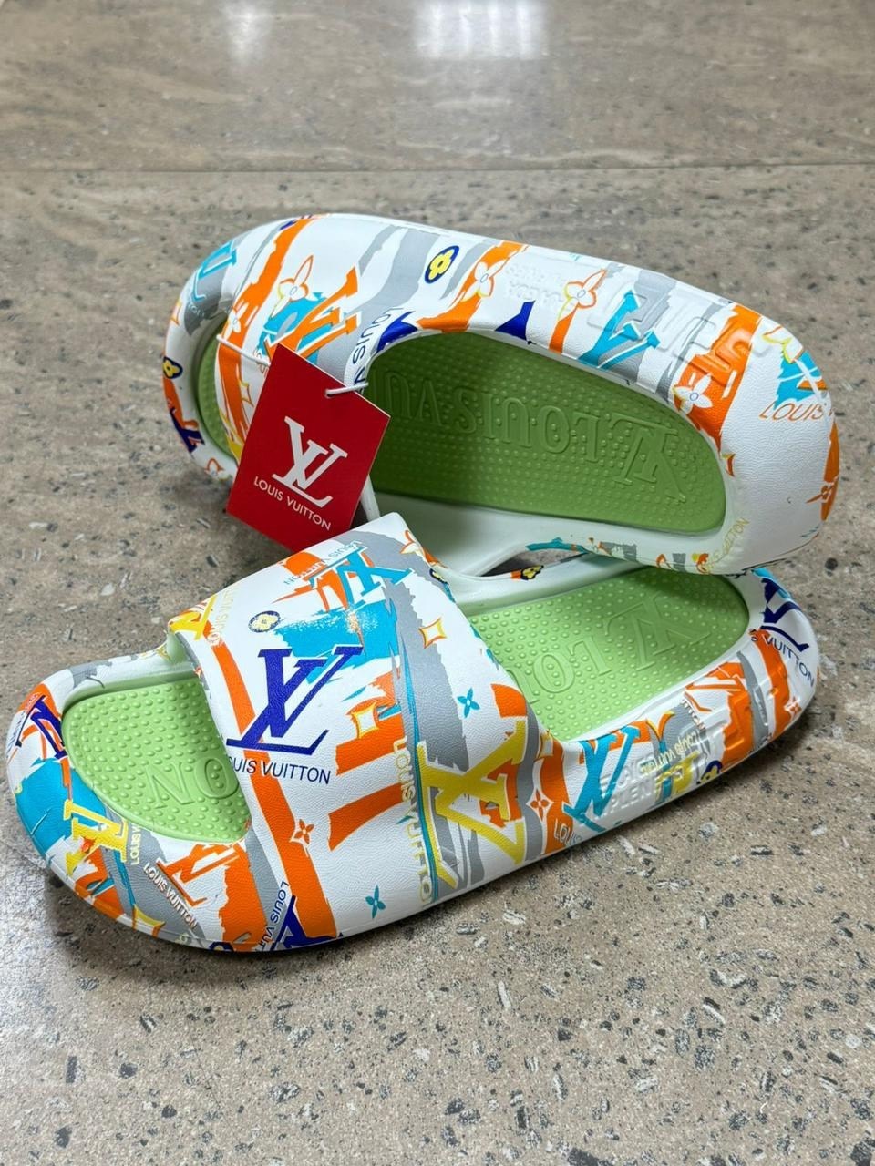 ,летние тапочки,модные тапочки,женские пляжные шлепанцы,шлепанцы с принтом