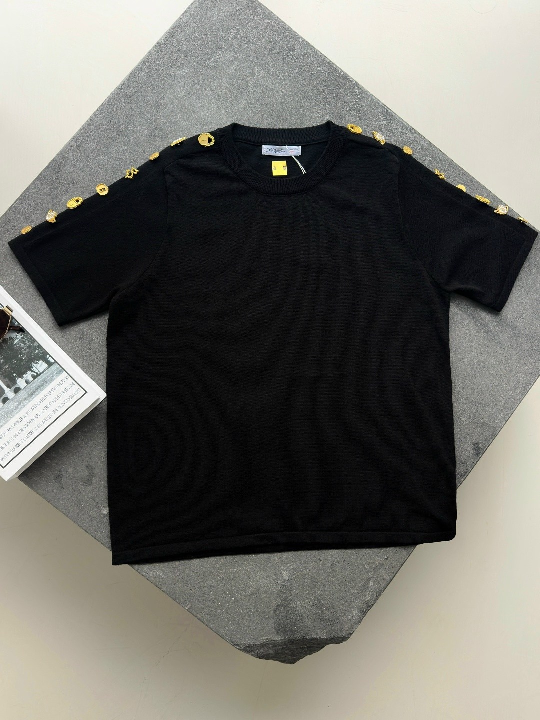 футболки женская,футболка,футболки модные,футболки базовая,черная женская футболка