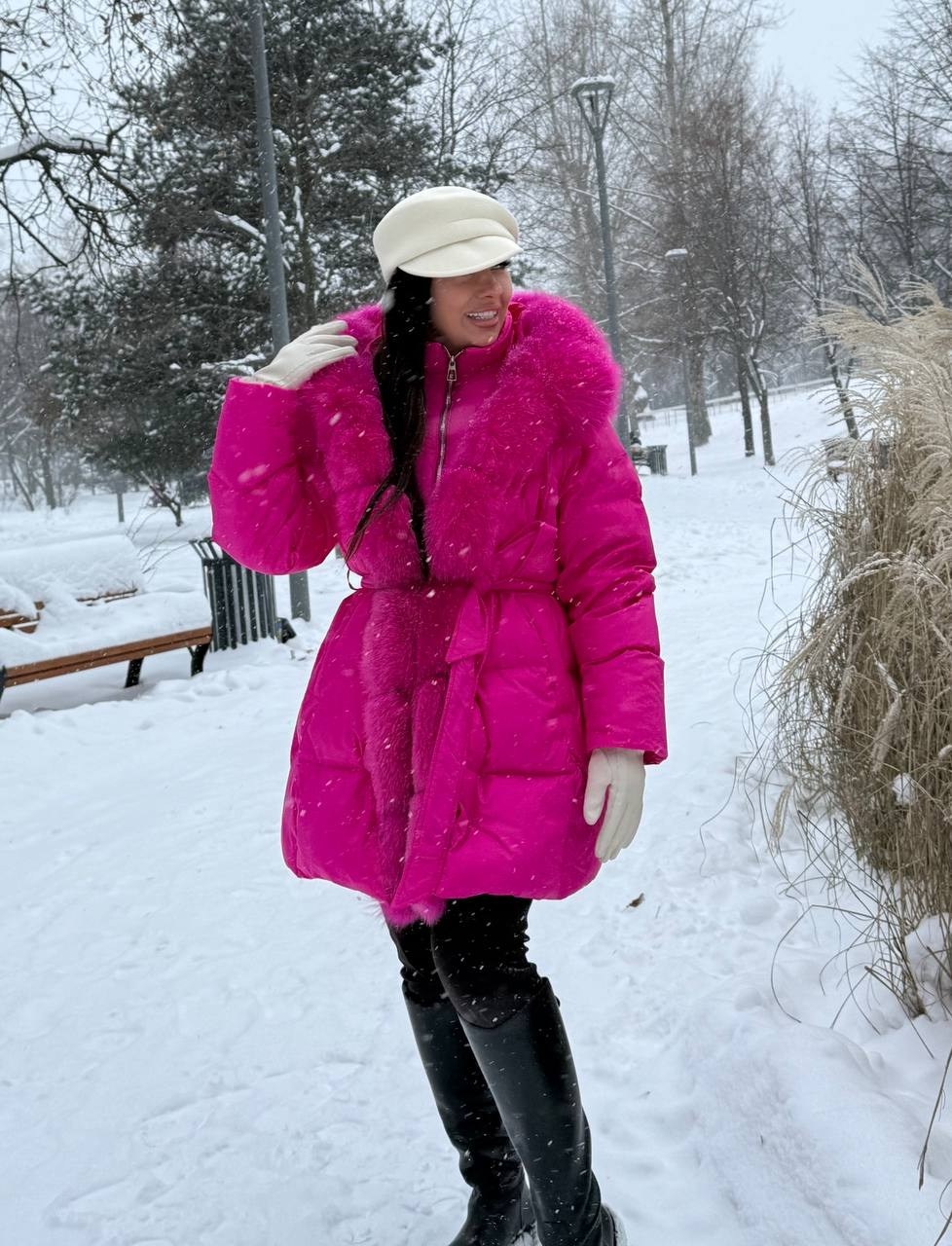 розовый пуховик с меховым капюшоном,пуховик розовый,розовый пуховик с мехом,пуховик зимний женский,женские зимние куртки