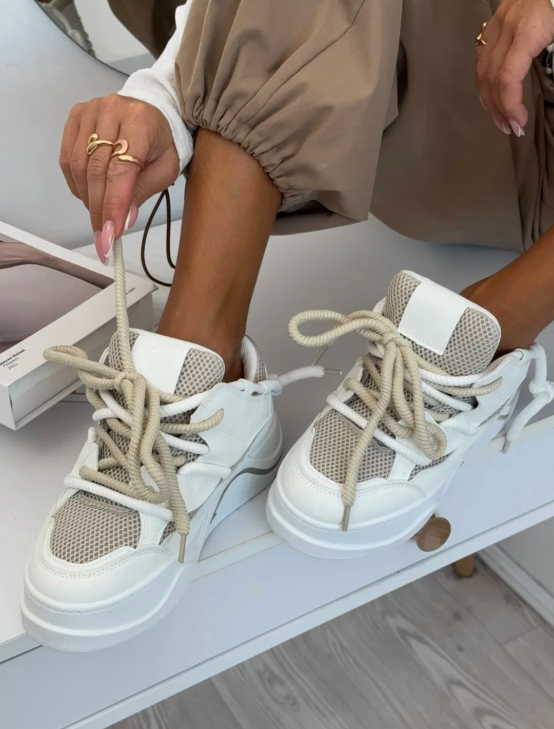 женские кроссовки,женские массивные кроссовки,кроссовки модные,массивные кроссовки,повседневные кроссовки