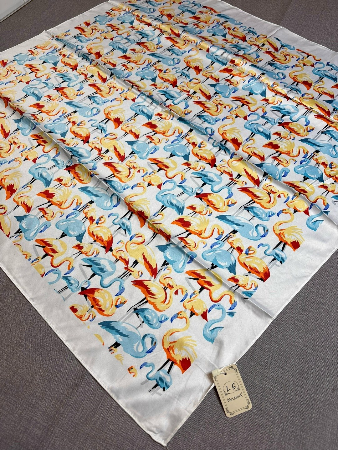 платок фламинго,платок шелковый,платок с принтом,платок женский с принтом,платки женские