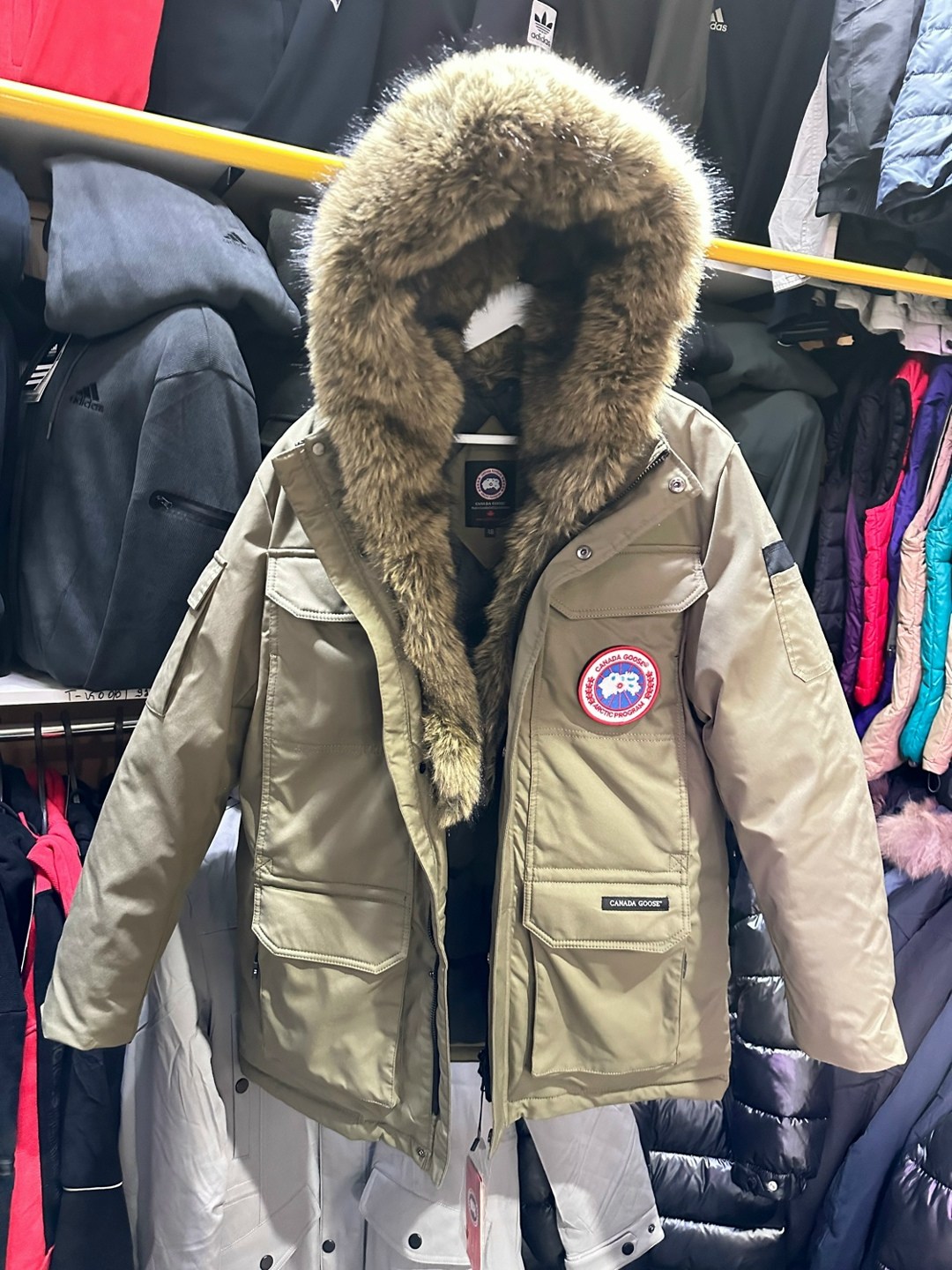мужская зимняя куртка canada goose,мужские пуховики canada goose,зимние курточки от canada goose,зимняя куртка canada goose,куртка мужская canada goose