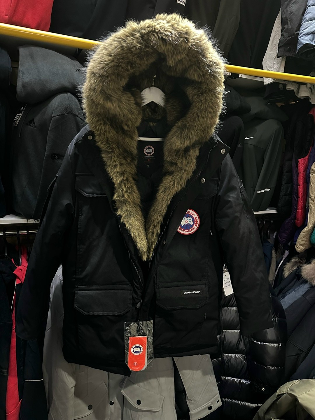 мужская зимняя куртка canada goose,мужские пуховики canada goose,зимние курточки от canada goose,зимняя куртка canada goose,куртка мужская canada goose