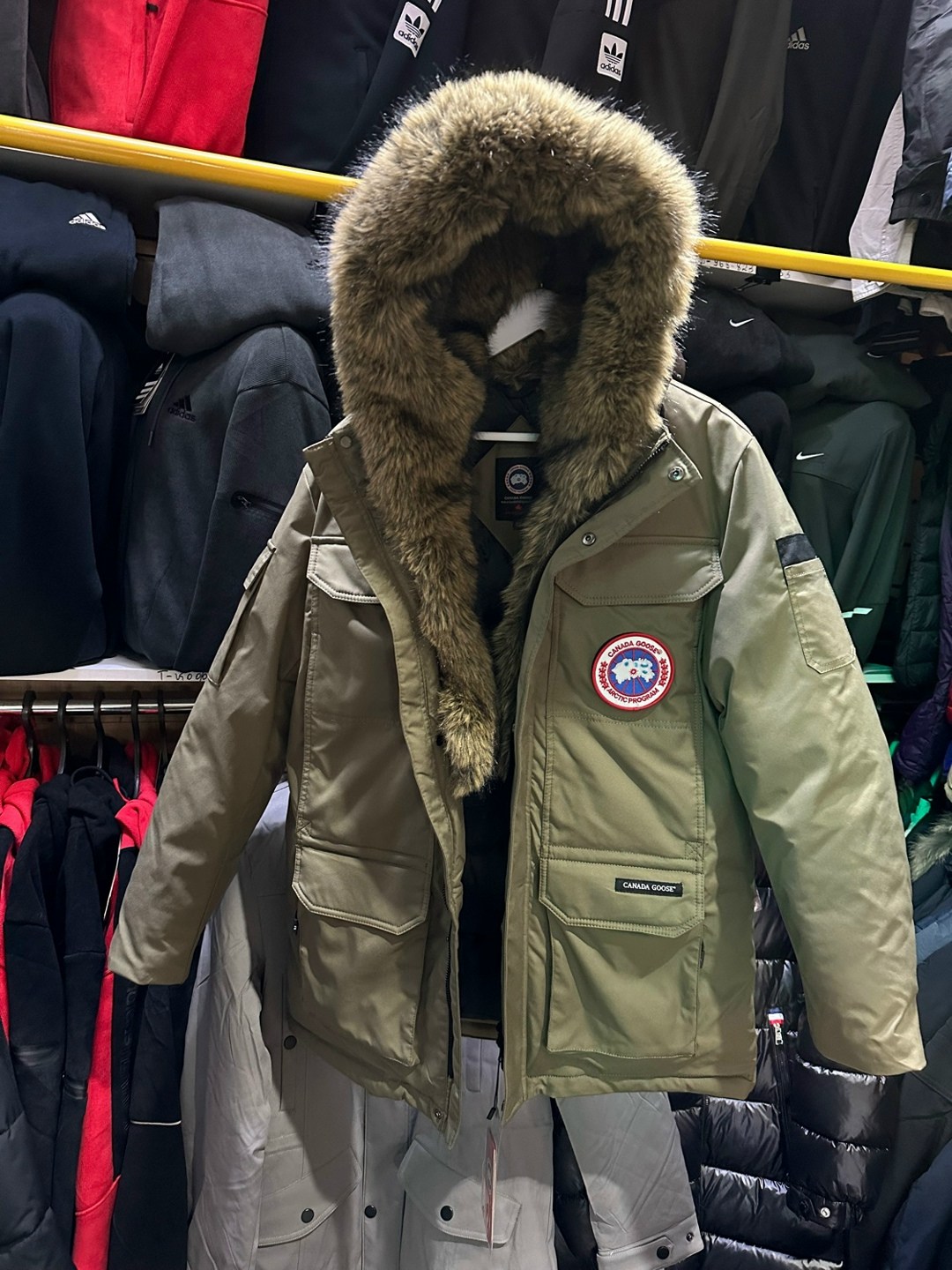 мужская зимняя куртка canada goose,мужские пуховики canada goose,зимние курточки от canada goose,зимняя куртка canada goose,куртка мужская canada goose