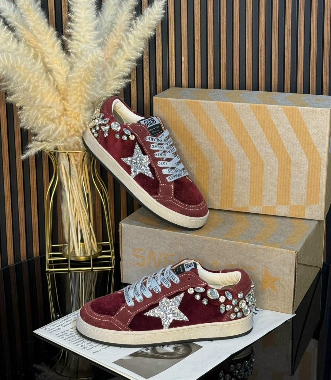 ,кеды golden goose женские с камнями,лаковые кроссовки golden goose,кеды на платформе golden goose aureli 337232987,кеды golden goose