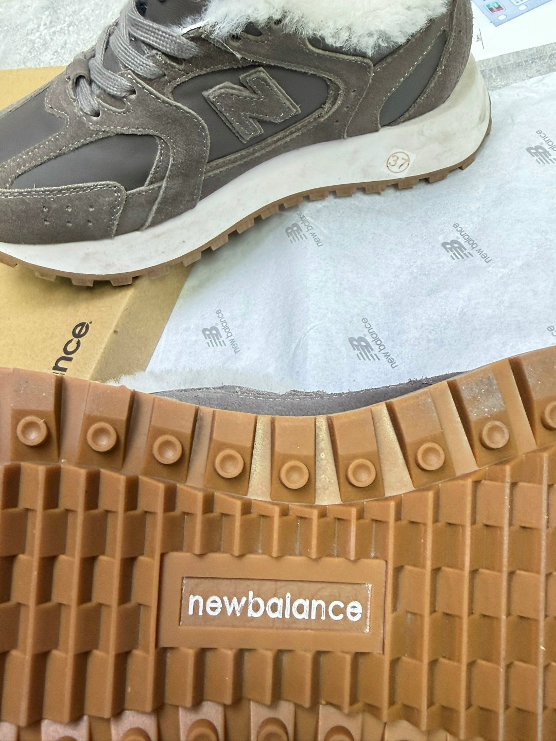 женские замшевые кроссовки new balance x miu miu 2026 бежевые,женские кроссовки с мехом new balance 574 x miu miu premium - beige,кроссовки женские на меху miu miu x new balance,зимние кроссовки рибок