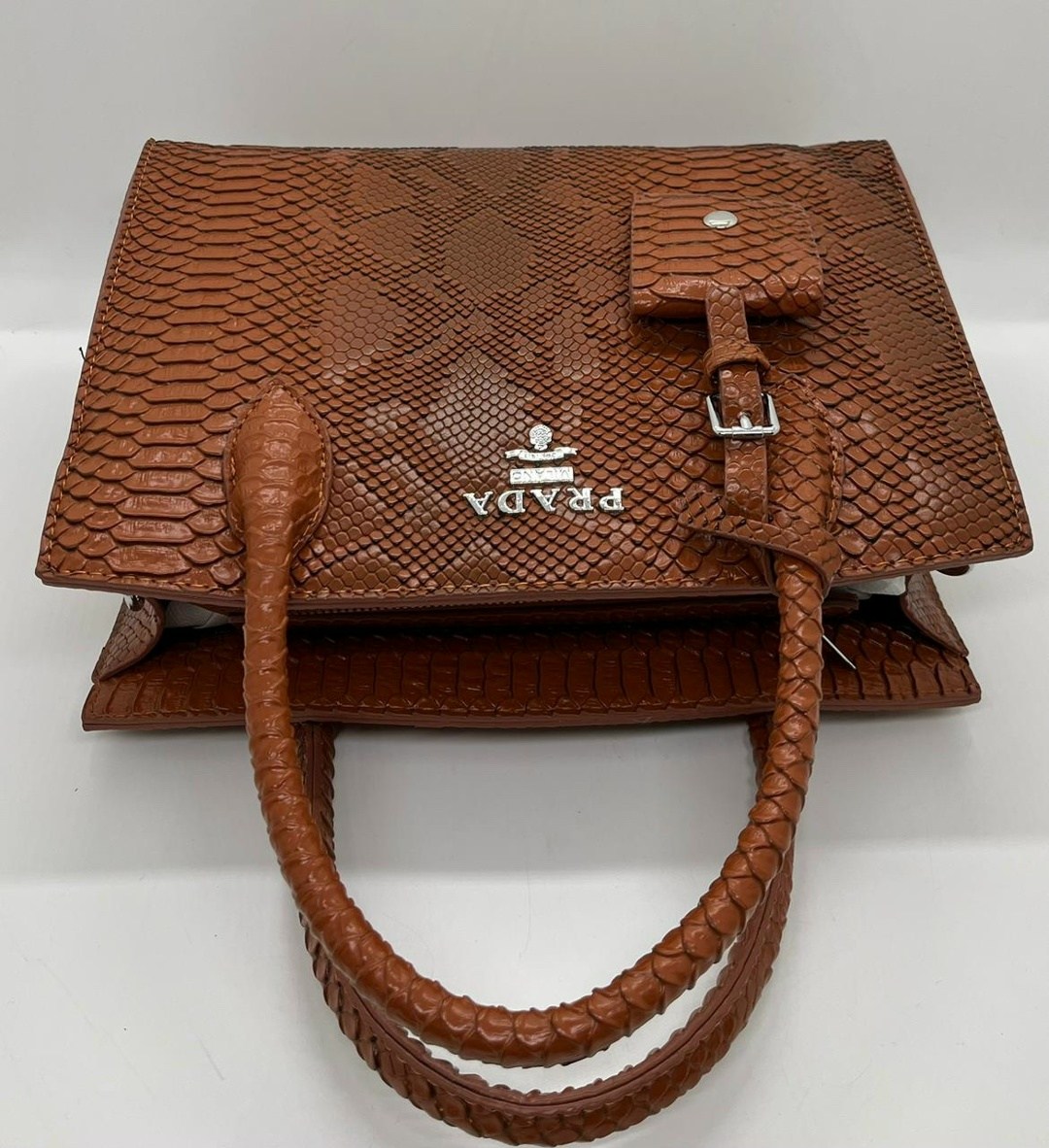 сумки эконика бордовая змеиная кожа,сумка прада бордовая,сумка бордовая,модная сумка,женская сумка