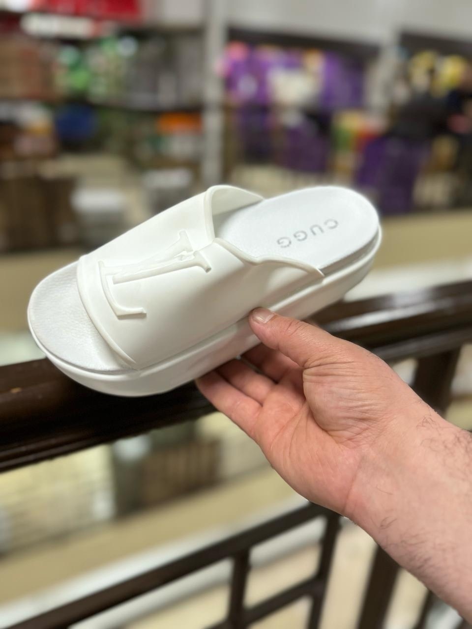 шлепанцы луи виттон белые,шлепки луи витон женские,луи виттон шлепки женские,шлепанцы женские,