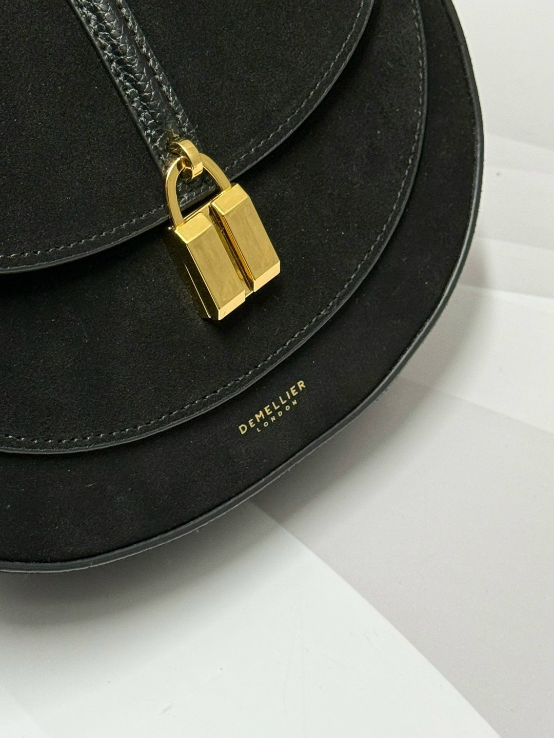 сумка coccinelle,сумка женская coccinelle натуральная замша,замшевая сумка,сумка coccinelle замша натуральная,сумка coccinelle magie mini натуральная замша