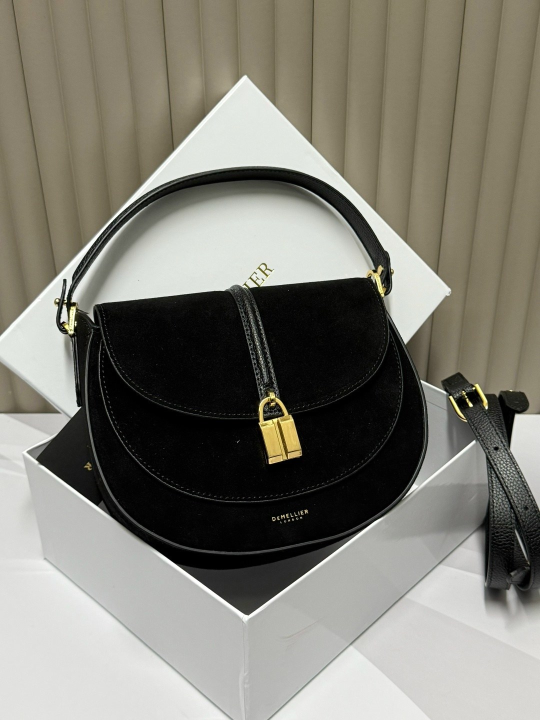 сумка coccinelle,сумка женская coccinelle натуральная замша,замшевая сумка,сумка coccinelle замша натуральная,сумка coccinelle magie mini натуральная замша