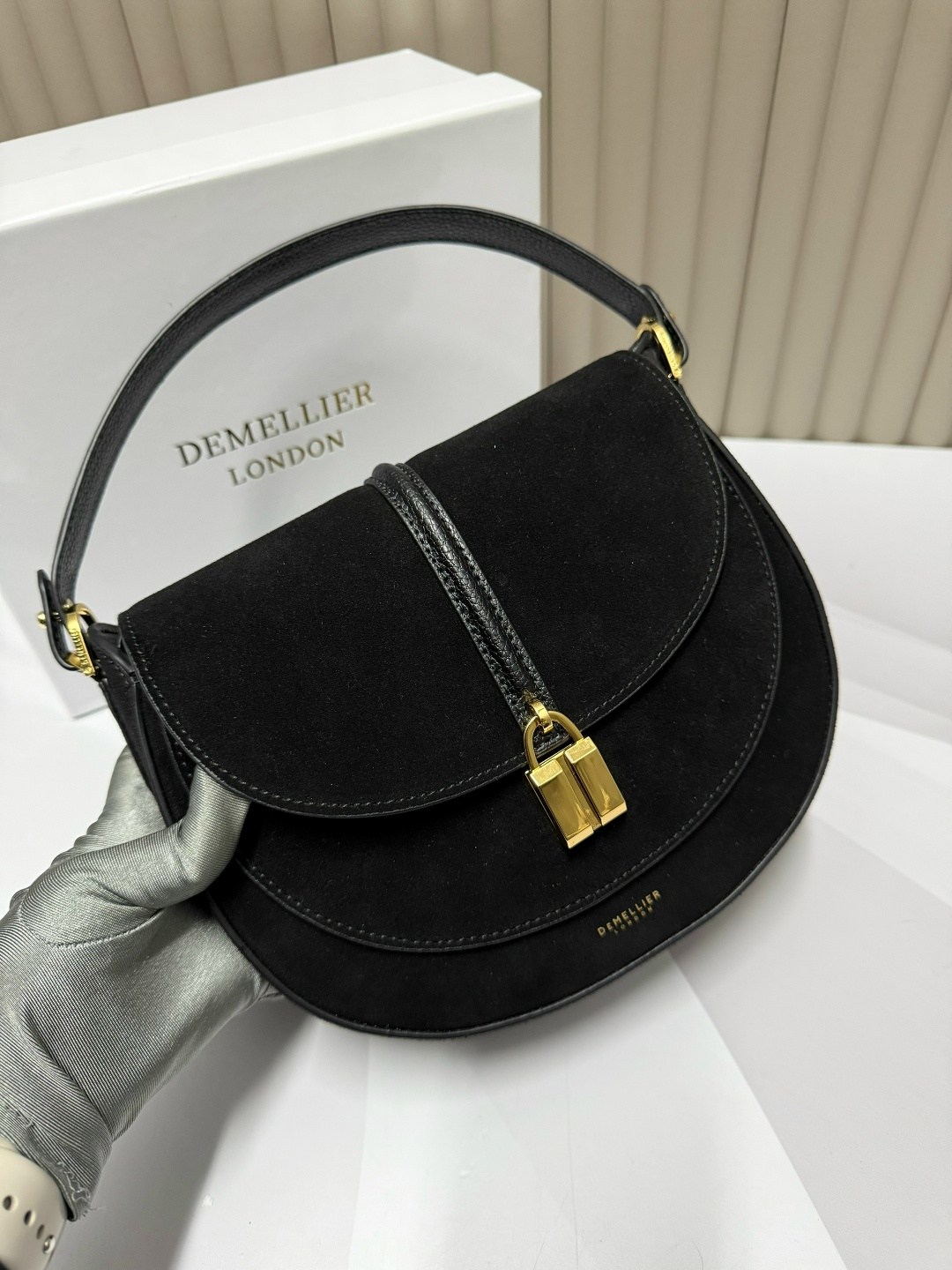 сумка coccinelle,сумка женская coccinelle натуральная замша,замшевая сумка,сумка coccinelle замша натуральная,сумка coccinelle magie mini натуральная замша