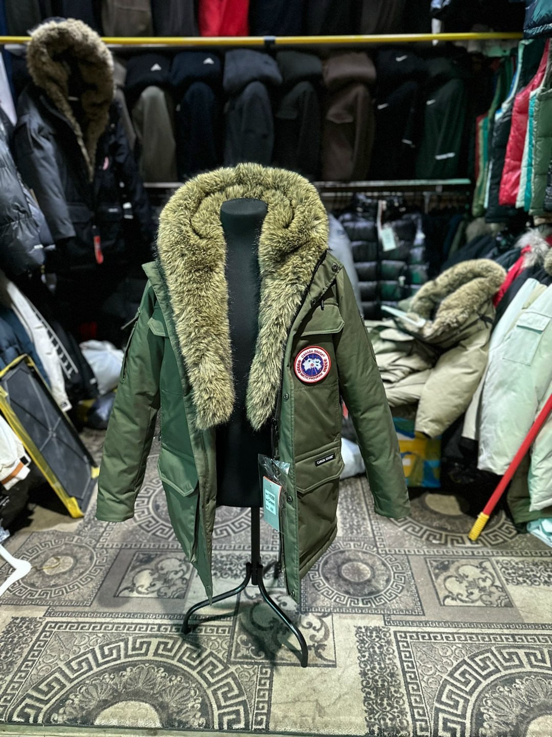мужская зимняя куртка canada goose,мужские пуховики canada goose,зимние курточки от canada goose,зимняя куртка canada goose,куртка мужская canada goose