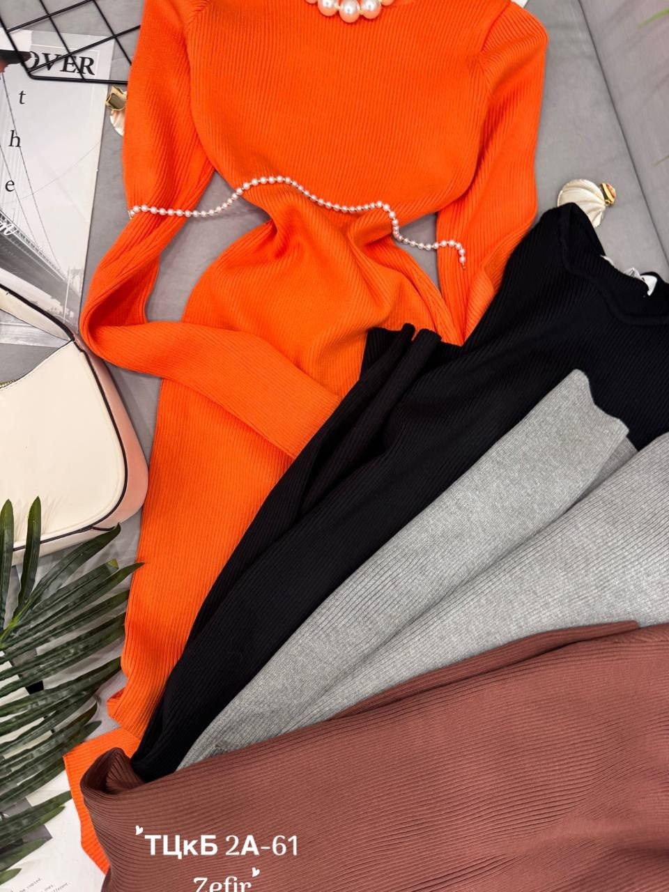 трикотажное платье,женское трикотажное платье,вязаное платье,женское трикотажное платье с воротником-стойкой, облегающее платье с длинными рукавами и вырезами,трикотажное длинное платье