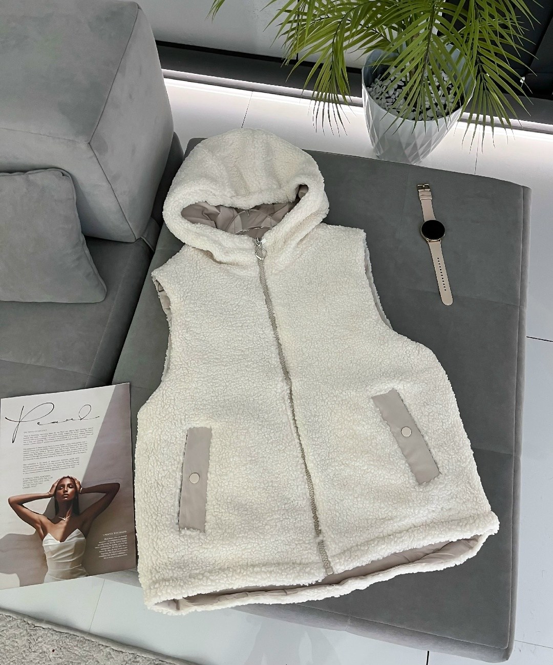 двухсторонняя жилетка женская,женская жилетка,жилетка двухсторонняя,жилет женский утепленный,жилет с капюшоном