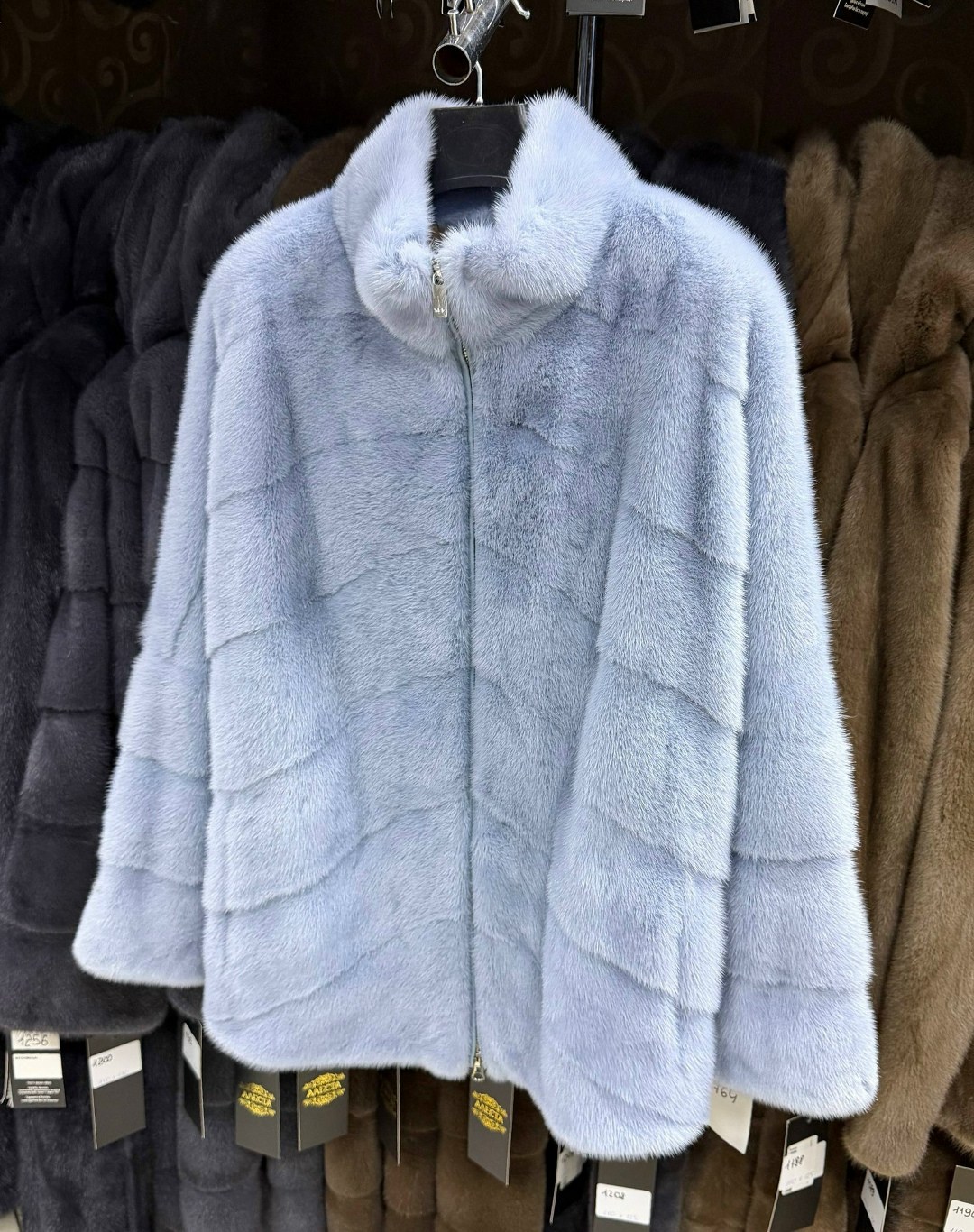 норковая шуба автоледи голубой,голубая норка symetrie шуба,шубка из меха европейской норки с капюшоном цвет голубой,короткая норковая шуба,норковая шуба