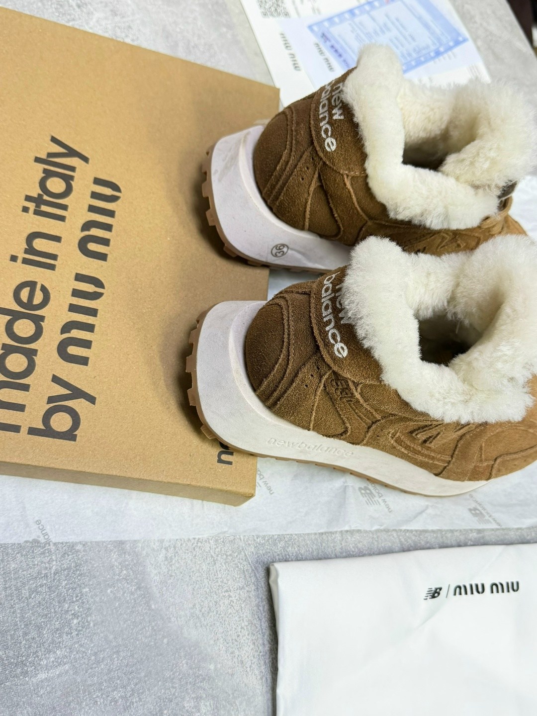 женские замшевые кроссовки new balance x miu miu 2026 бежевые,женские кроссовки с мехом new balance 574 x miu miu premium - beige,кроссовки женские на меху miu miu x new balance,зимние кроссовки рибок