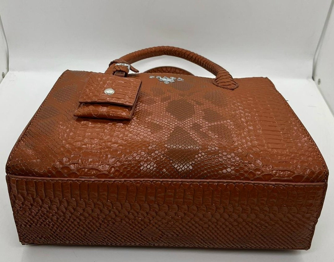 сумки эконика бордовая змеиная кожа,сумка прада бордовая,сумка бордовая,модная сумка,женская сумка