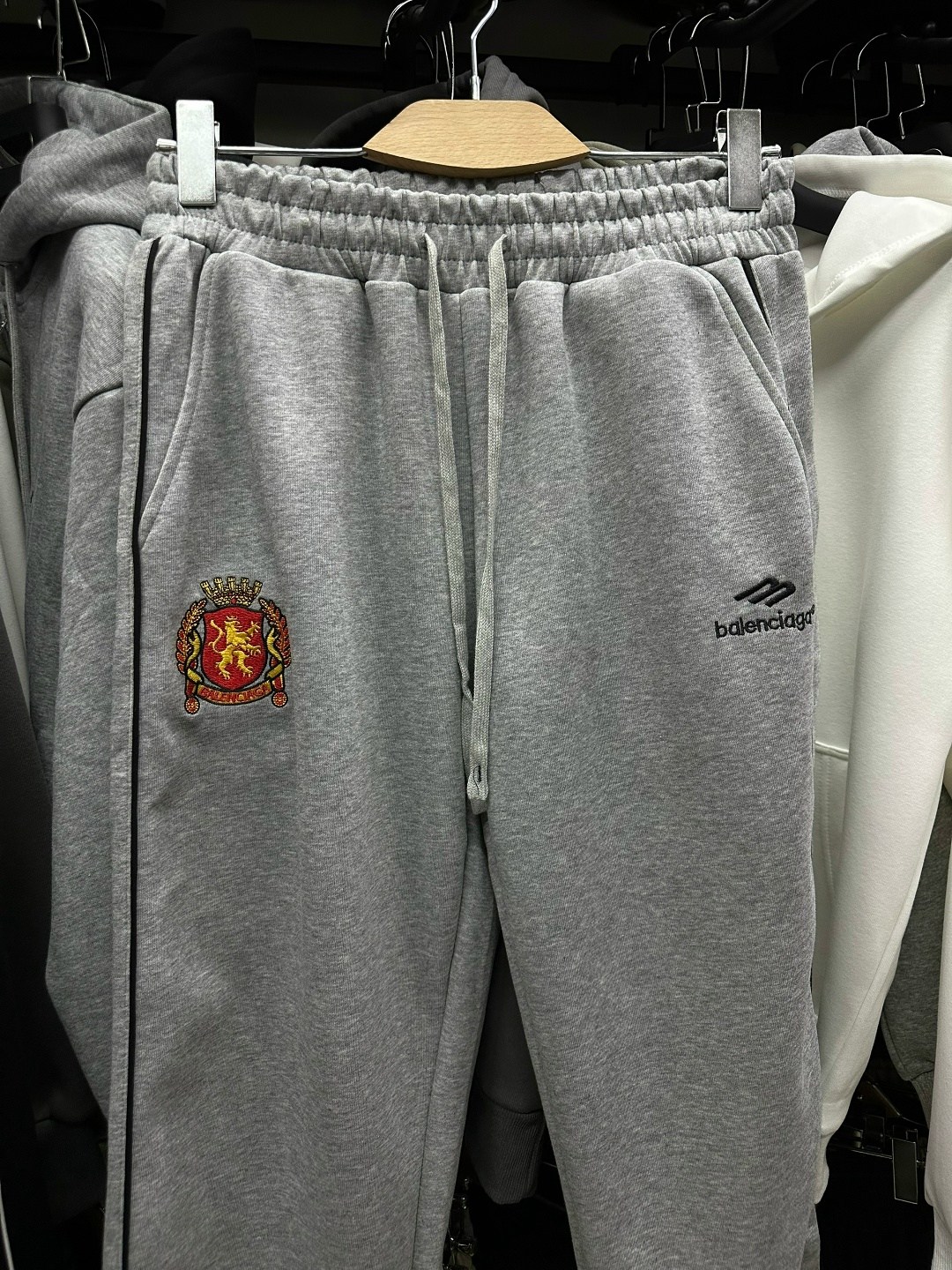 брюки спортивные,штаны спортивные,брюки спортивные мужские,широкие штаны balenciaga,брюки спортивные женский