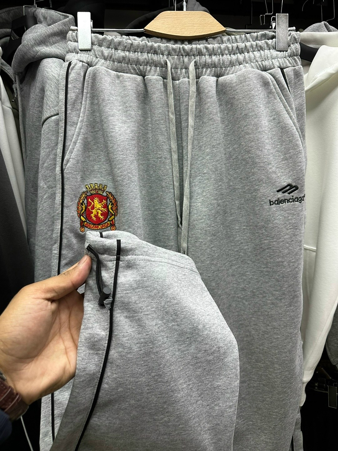 брюки спортивные,штаны спортивные,брюки спортивные мужские,широкие штаны balenciaga,брюки спортивные женский