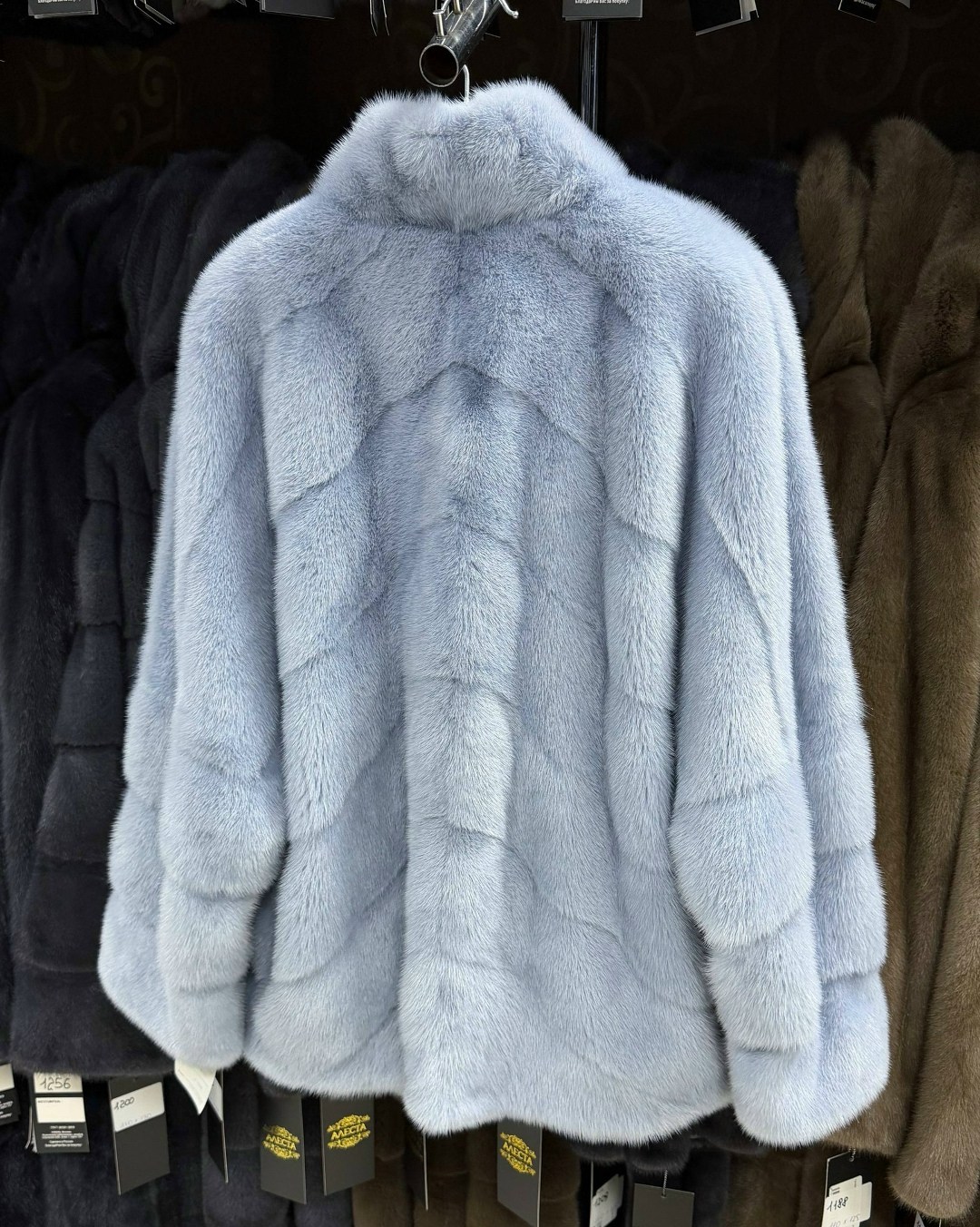 норковая шуба автоледи голубой,голубая норка symetrie шуба,шубка из меха европейской норки с капюшоном цвет голубой,короткая норковая шуба,норковая шуба