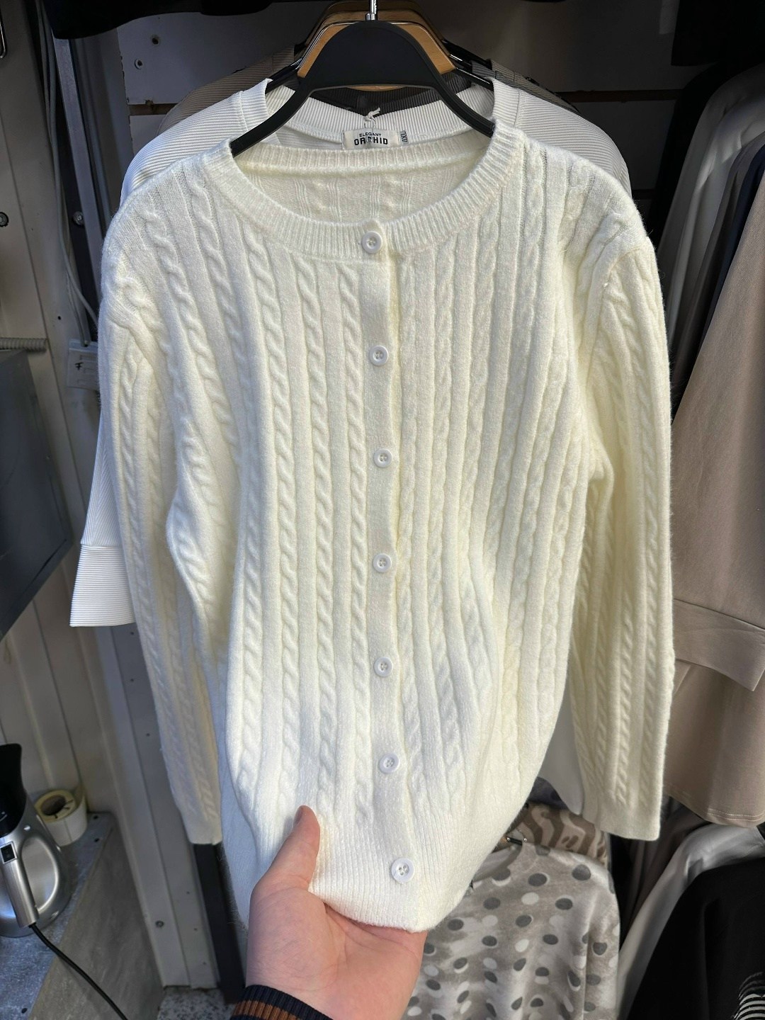 женский вязаный кардиган,вязаные кардиганы,кардиган,кардиган с круглым вырезом,кашемировый кардиган с круглым вырезом