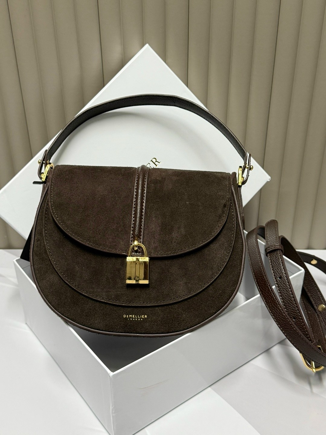 сумка coccinelle,сумка женская coccinelle натуральная замша,замшевая сумка,сумка coccinelle замша натуральная,сумка coccinelle magie mini натуральная замша