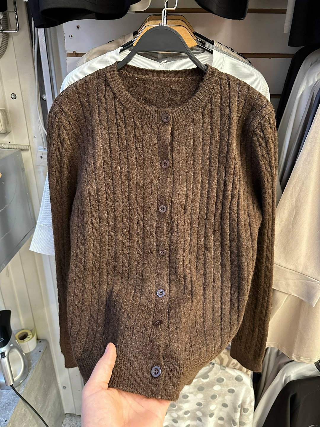 женский вязаный кардиган,вязаные кардиганы,кардиган,кардиган с круглым вырезом,кашемировый кардиган с круглым вырезом