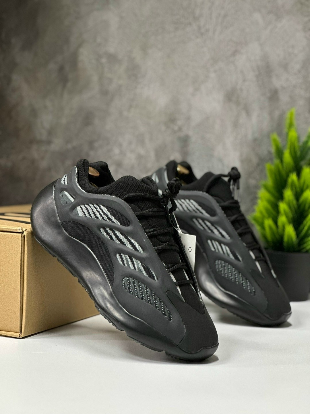 кроссовки adidas yeezy boost 700,adidas yeezy boost 700 v 3,кроссовки adidas yeezy 700,adidas yeezy boost 700,adidas yeezy 700 v 3