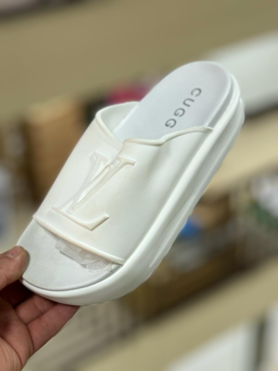 шлепанцы луи виттон белые,шлепки луи витон женские,луи виттон шлепки женские,шлепанцы женские,