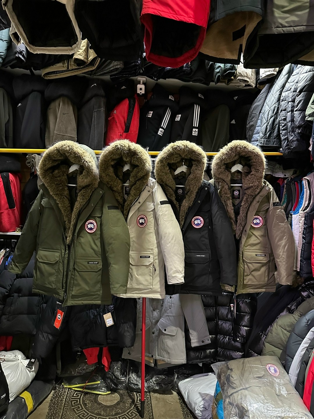 мужская зимняя куртка canada goose,мужские пуховики canada goose,зимние курточки от canada goose,зимняя куртка canada goose,куртка мужская canada goose