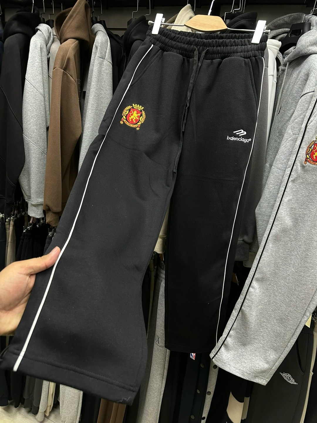 брюки спортивные,штаны спортивные,брюки спортивные мужские,широкие штаны balenciaga,брюки спортивные женский