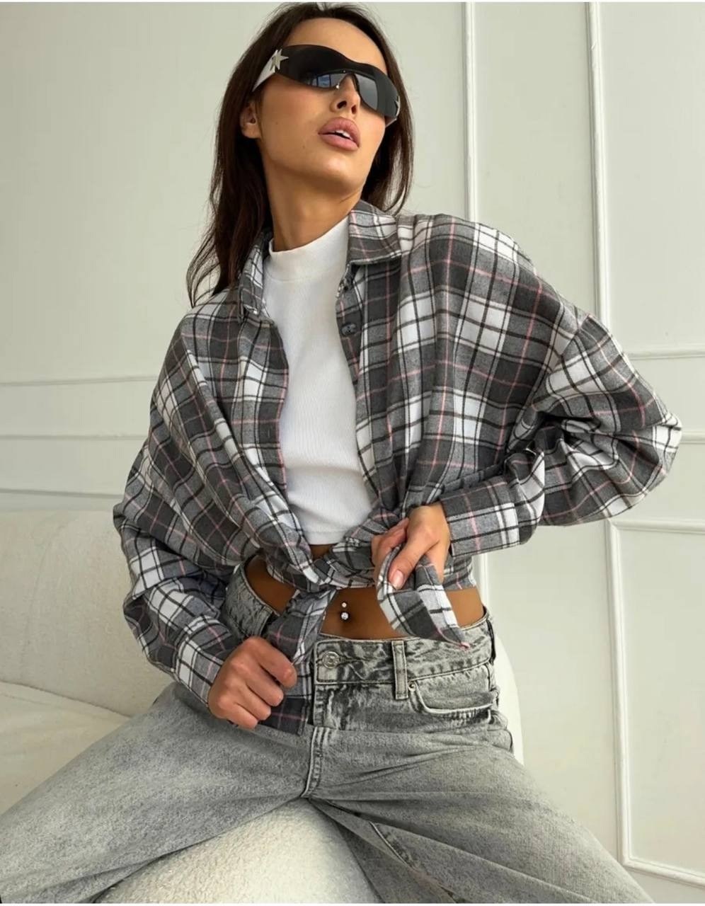рубашка оверсайз в клетку betrendy wear,рубашка оверсайз теплая в клетку betrendy wear,рубашка женская оверсайз в клетку,рубашка в клетку оверсайз удлиненная стильная syrgishopp цвет серый,рубашка в к