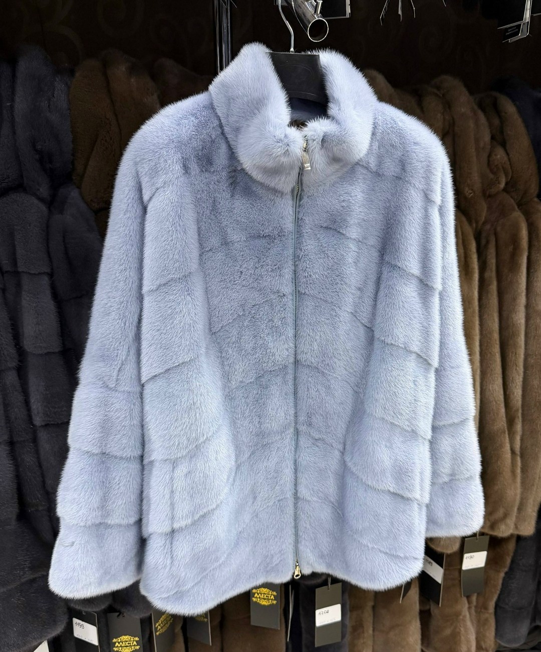 норковая шуба автоледи голубой,голубая норка symetrie шуба,шубка из меха европейской норки с капюшоном цвет голубой,короткая норковая шуба,норковая шуба