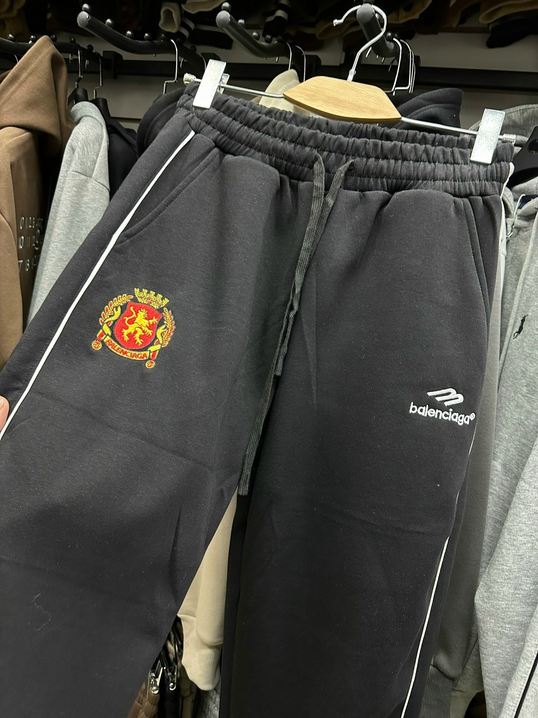 брюки спортивные,штаны спортивные,брюки спортивные мужские,широкие штаны balenciaga,брюки спортивные женский