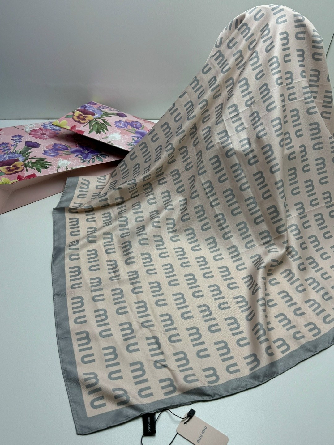 брендовый платок,платки женские,платок гуччи зеленый,платок диор зеленый,платки шарф