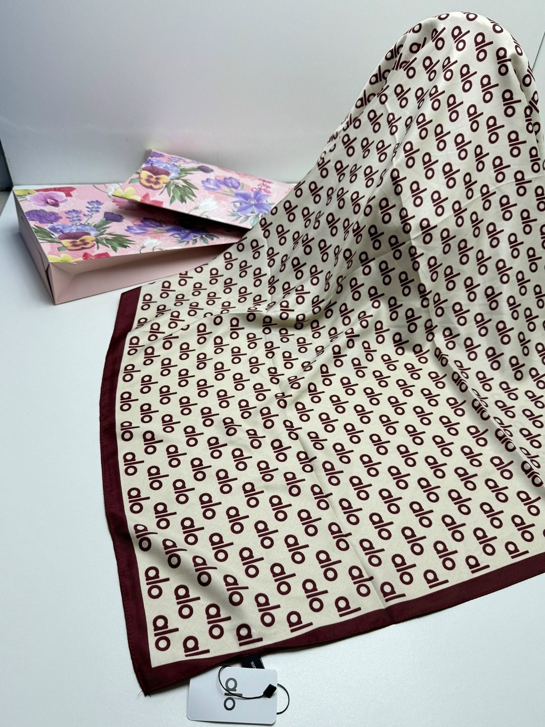 платки шарф,платок брендовый,шарфы для женщин,шелковый платок,платки квадратные