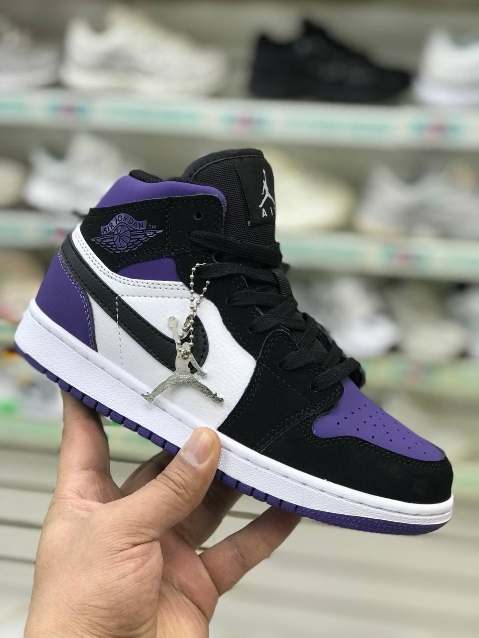 кроссовки женские nike air jordan 1,nike air jordan 1 mid milan,nike air jordan 1 mid,кроссовки nike air jordan 1 mid milan,кроссовки