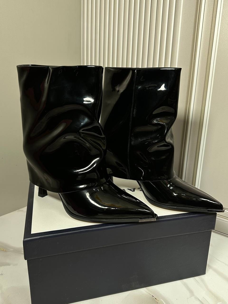 сапоги лаковые демисезонные на низком каблуке valentina wang,сапоги лаковые демисезонные на низком каблуке alessandra maddoni,сапоги демисезонные на низком каблуке magic heels цвет бордовый,сапоги лак