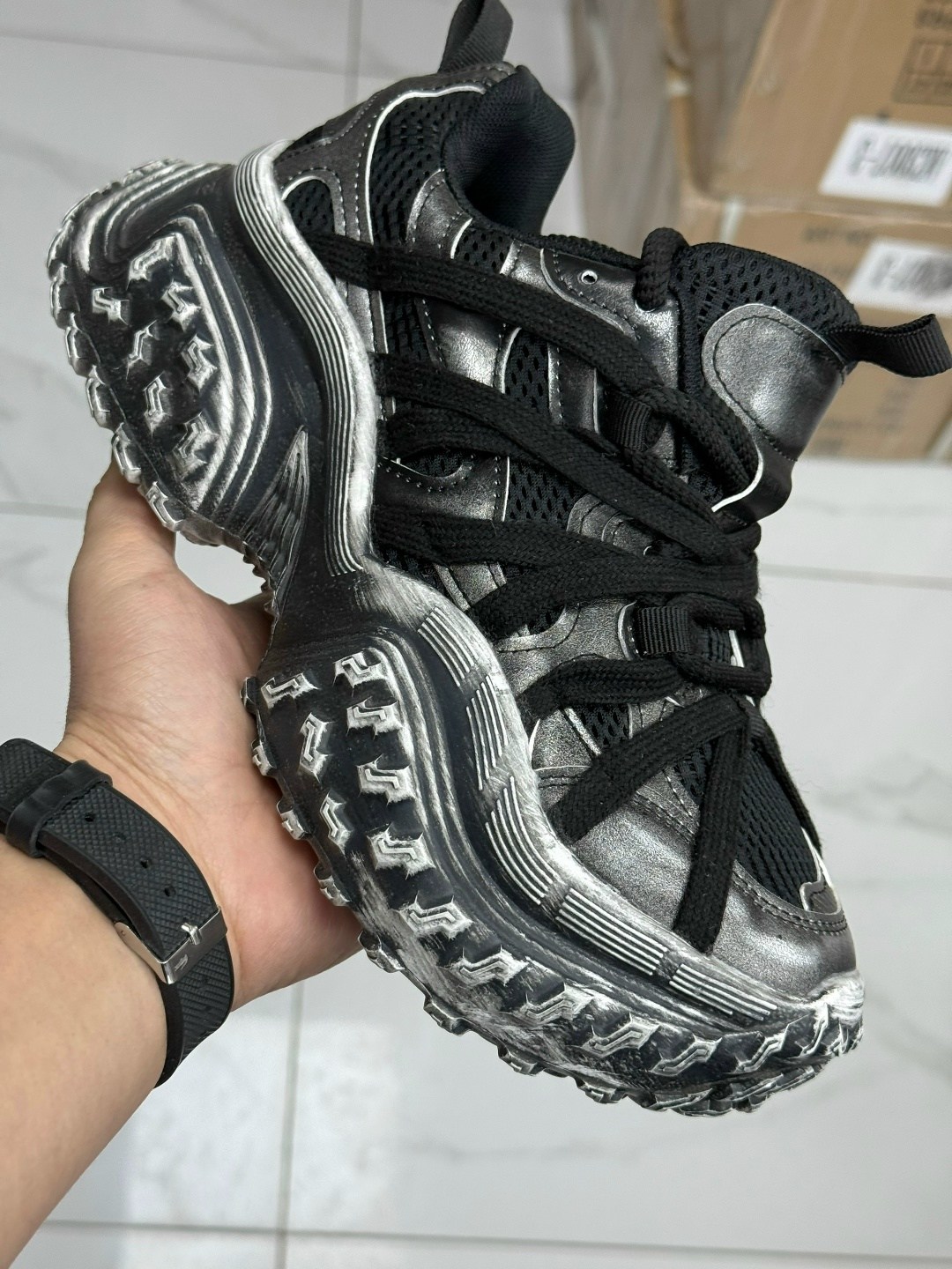 кроссовки balenciaga 3xl sneaker 'worn-out черный,массивные кроссовки,черные кроссовки,кроссовки брендовые,кроссовки balenciaga