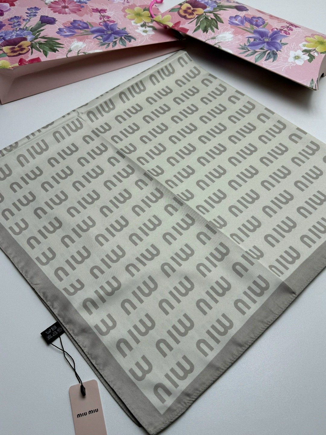 брендовый платок,платки шарф,платки женские,платки шелковые,платок