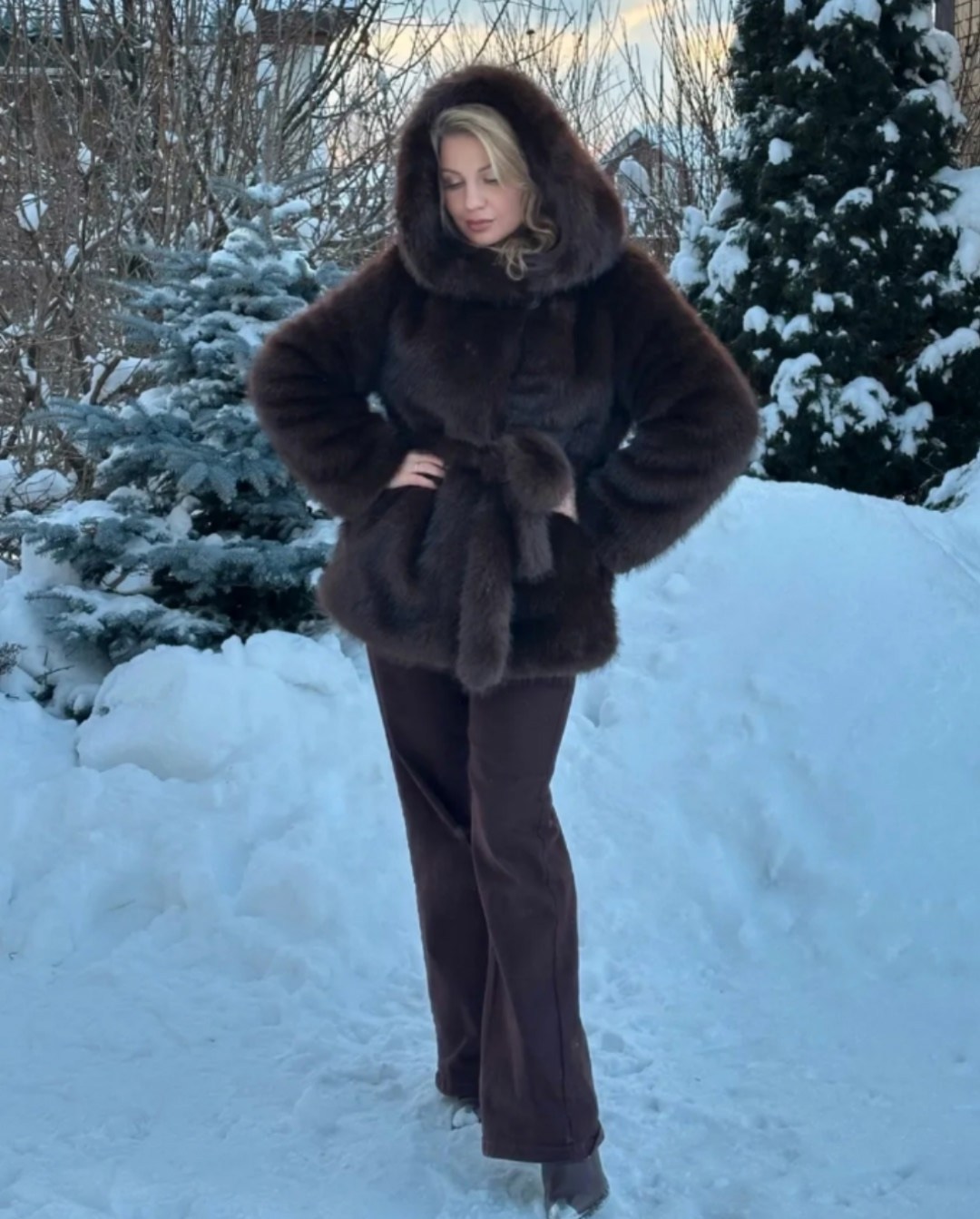 короткая шуба из искусственного меха с купюшоном,короткая шуба из искусственного меха с капюшоном lm-065-2-60-kr,женская шуба,шуба из искусственного меха,edem room норковое автоледи с поясом