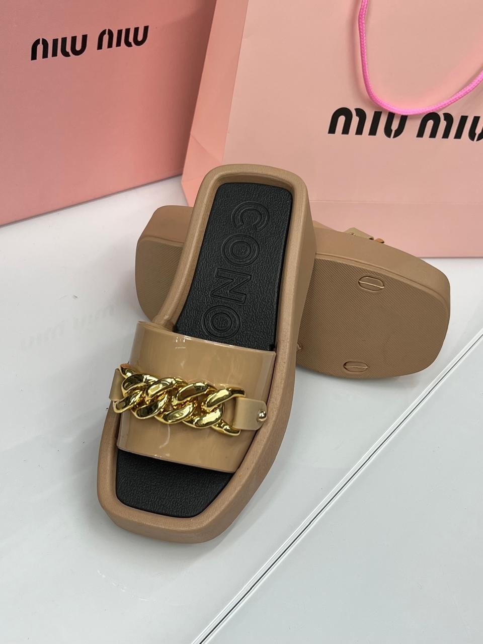 ,шлепанцы женские,модные шлепанцы,сандалии модные,летние шлепанцы