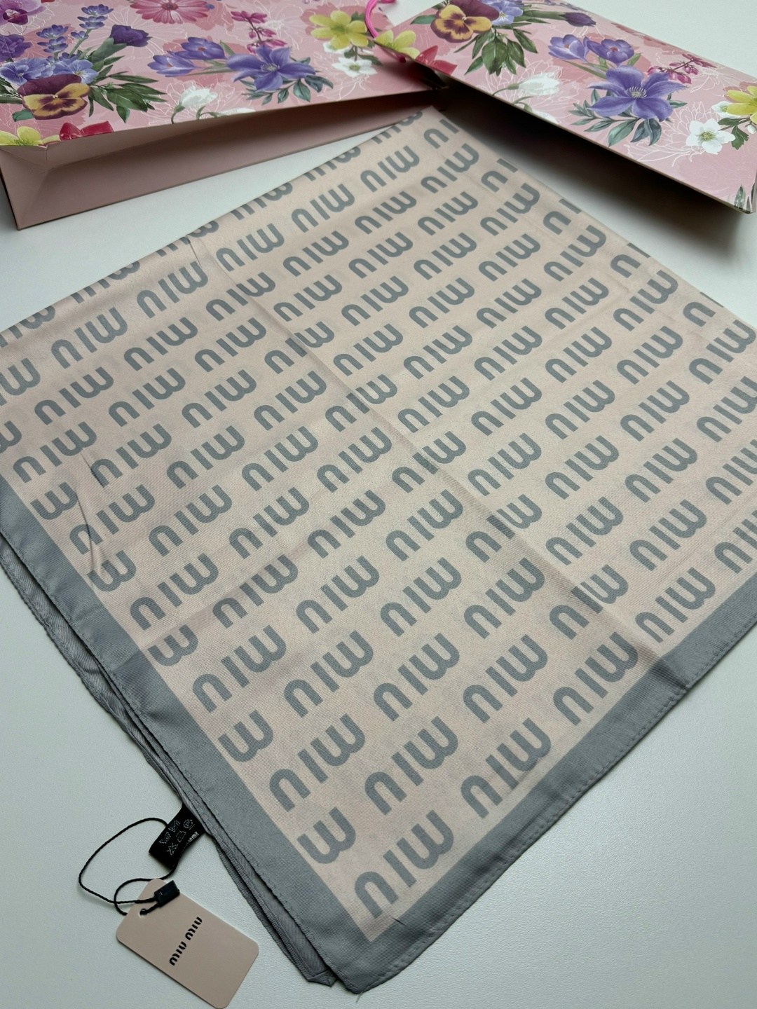 брендовый платок,платки шарф,платки женские,платки шелковые,платок