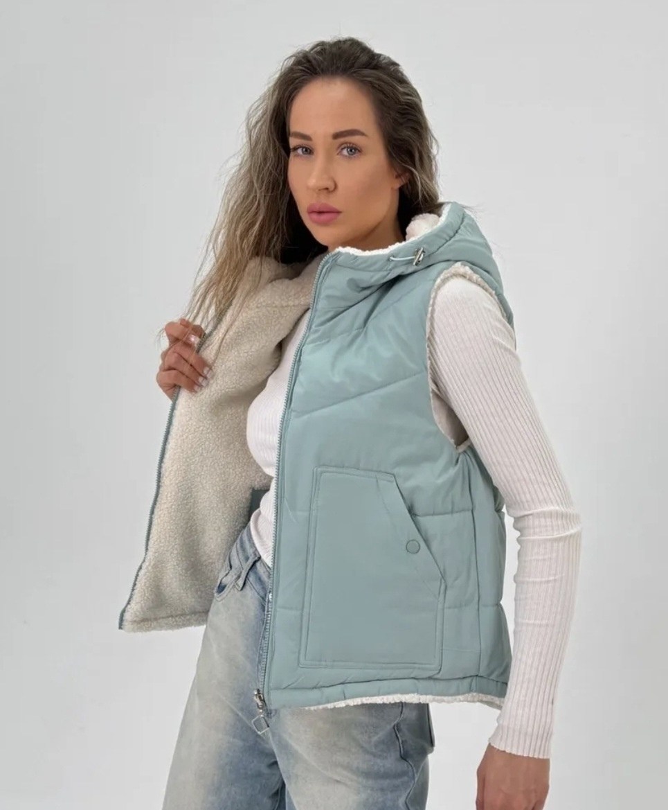 жилет утепленный с капюшоном стеганый безрукавка,женская жилетка,жилет утепленный стеганый безрукавка,жилет утепленный стеганый безрукавка цвет молочный,жилет утепленная