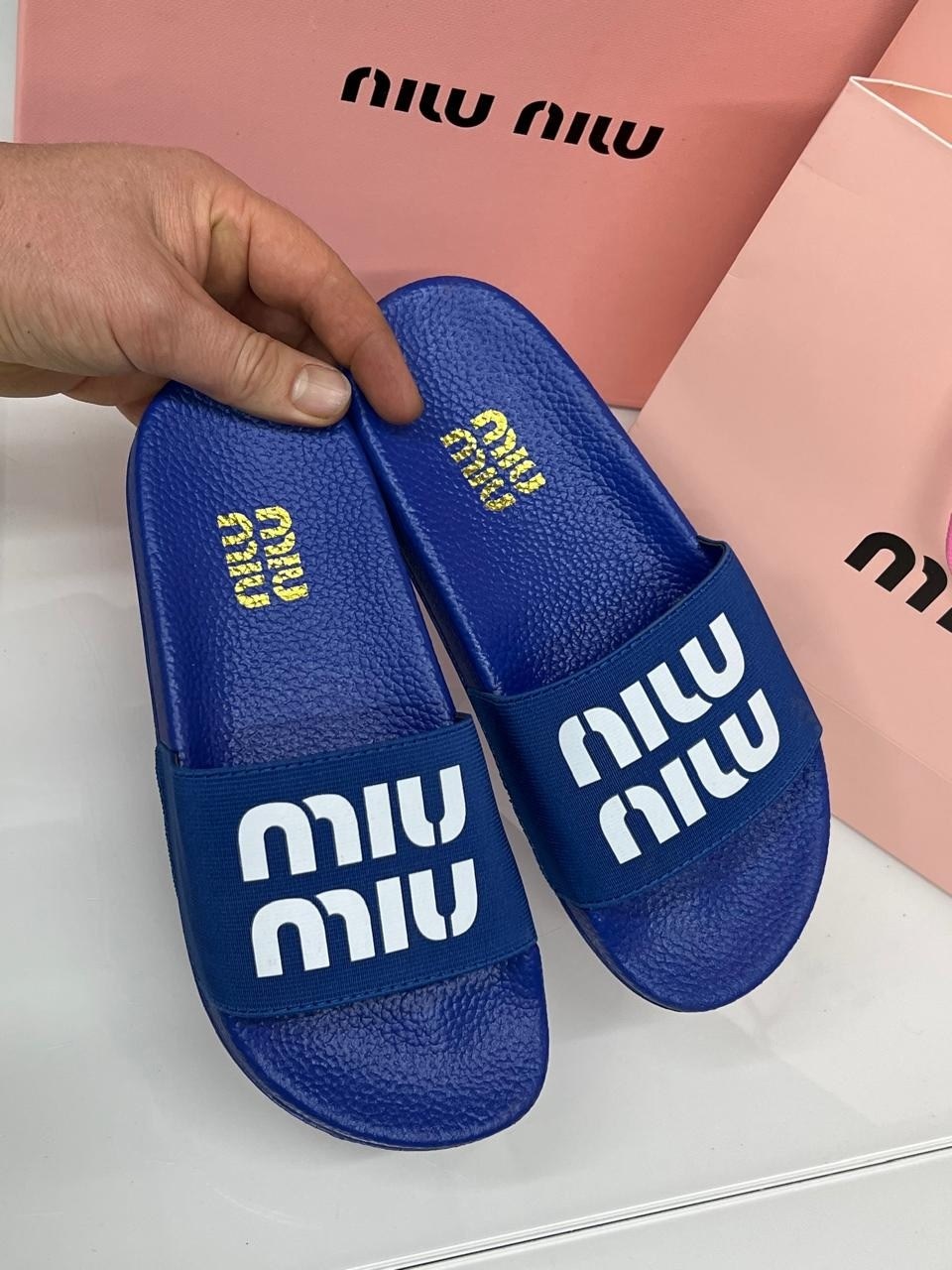 шлепанцы женские,шлепанцы miu miu,шлепанцы модные,шлепанцы хуго босс,шлепки женские