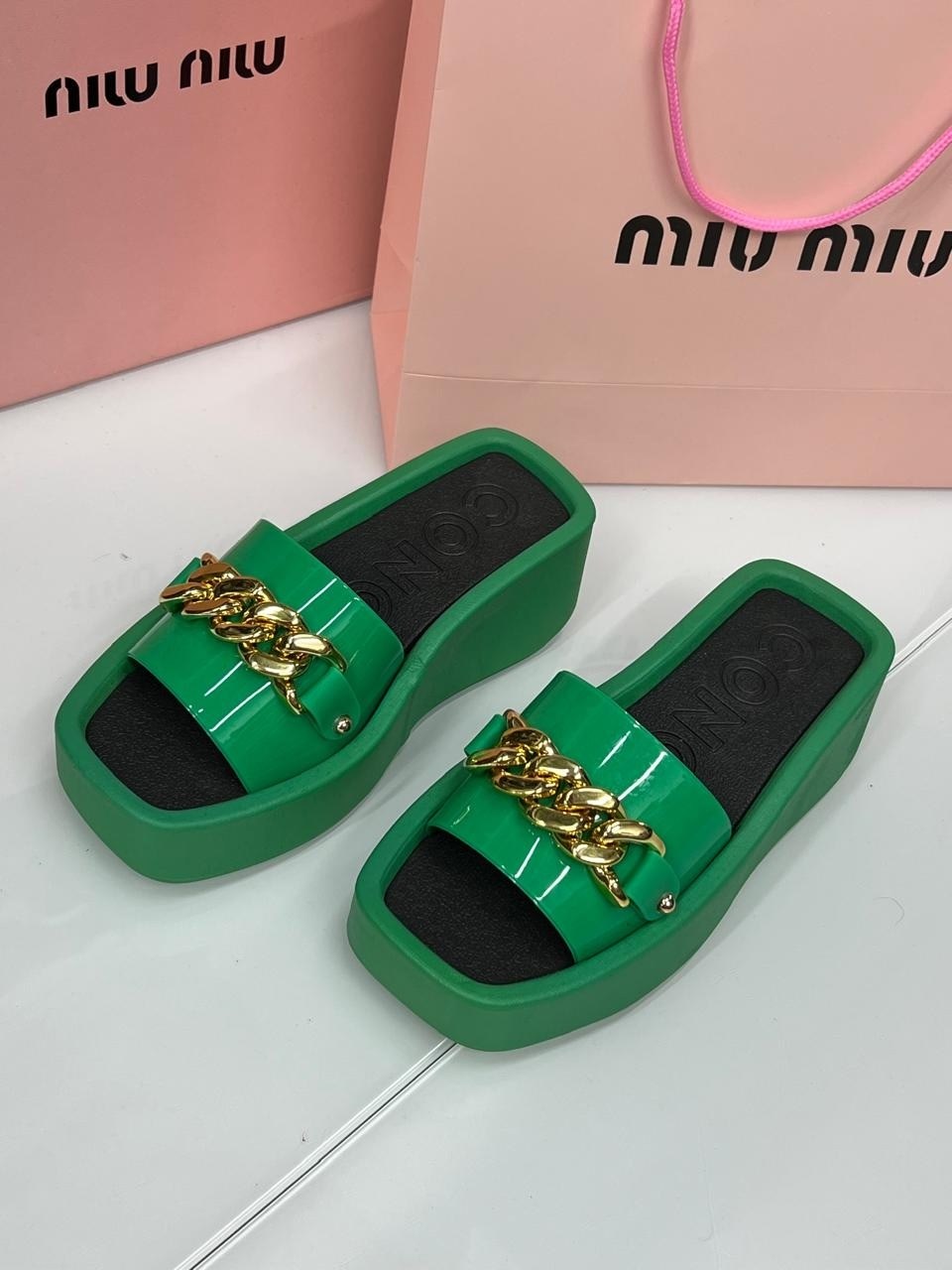 ,шлепанцы женские,модные шлепанцы,сандалии модные,летние шлепанцы