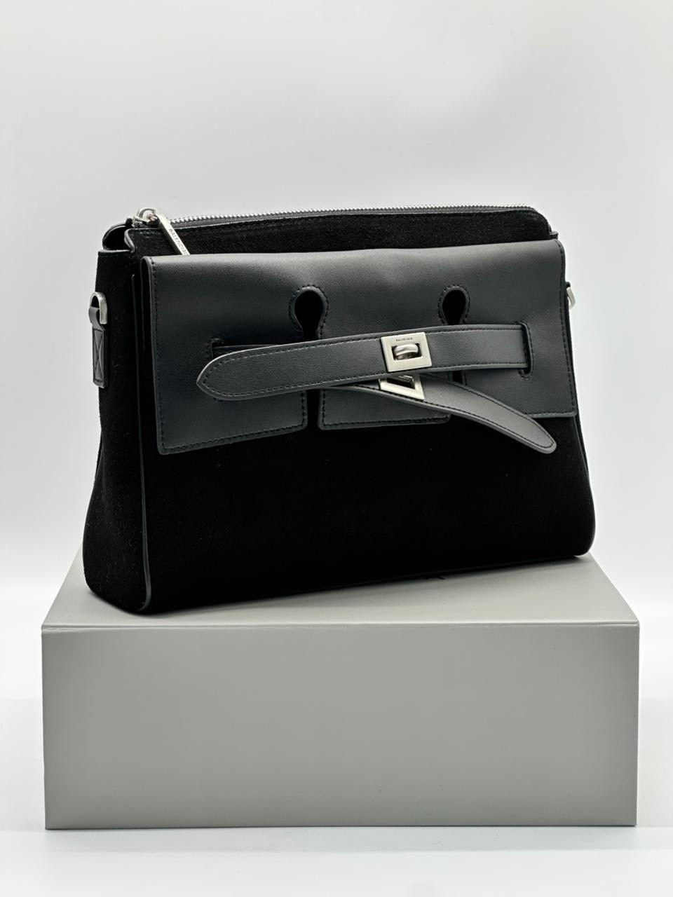 сумка balenciaga bel air женская замшевая vera pelle,сумка из натуральной кожи balenciaga женская,женская замшевая сумка balenciaga коричневая с кожаными вставками,женская сумка из натуральной замши и