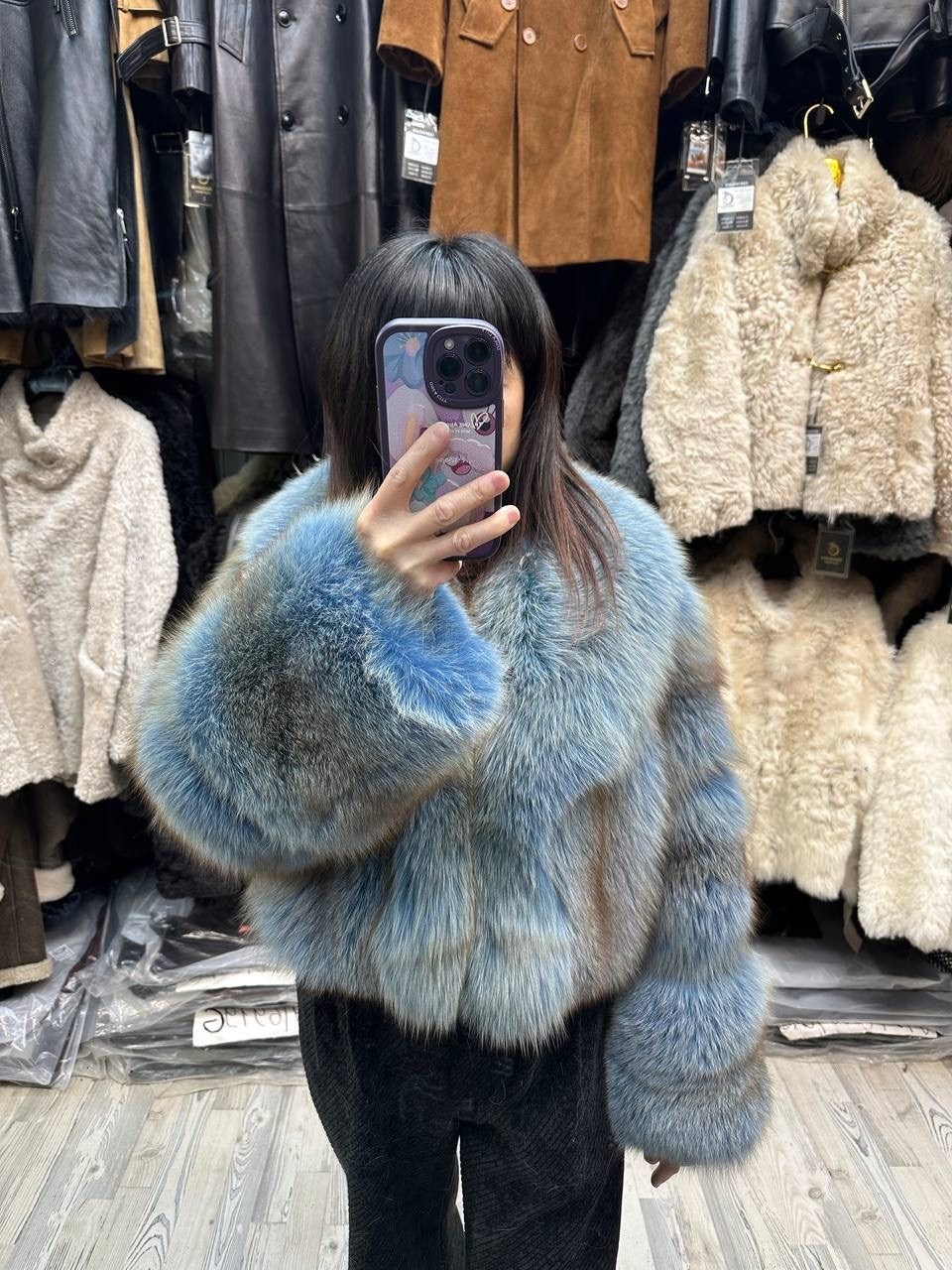 женская шуба из натурального лисьего меха,женская импортная шуба из цельного натурального лисьего меха,женская шуба из натурального меха чернобурки,женское пальто из натурального лисьего меха,шуба из