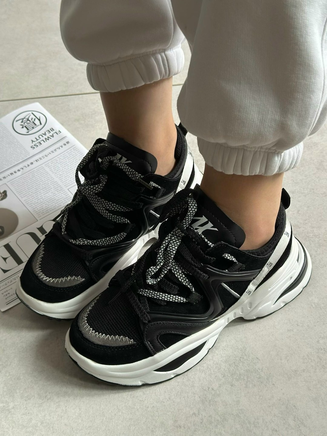 новая коллекция баленсиага 2026 кроссовки,кроссовки женскиe,массивные кроссовки женские,модные кроссовки,массивные кроссовки