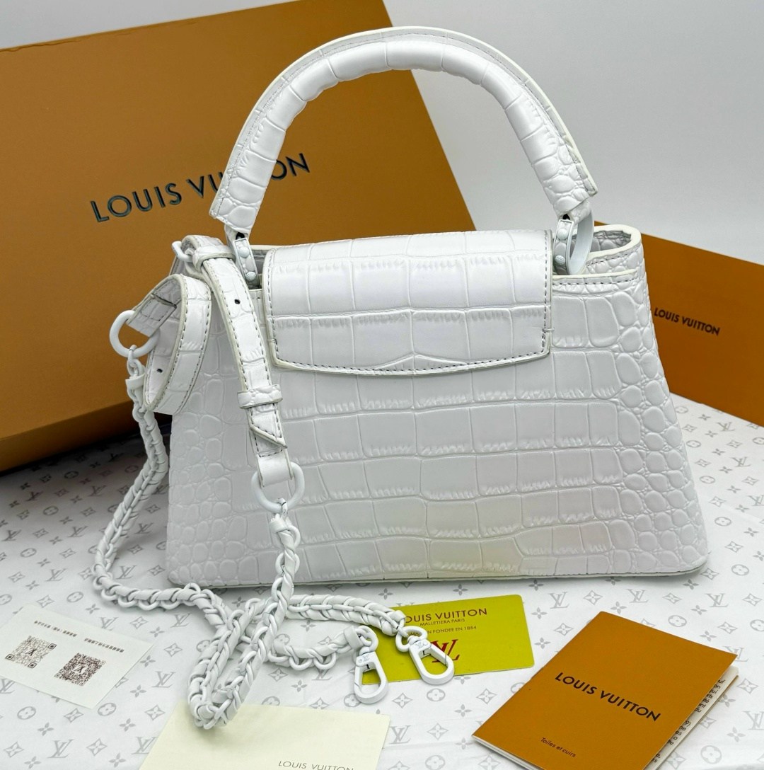 louis vuitton сумка на плечо,сумка louis vuitton,louis vuitton capucines,louis vuitton женская сумка,кожаная белая сумка louis vuitton capucines mini